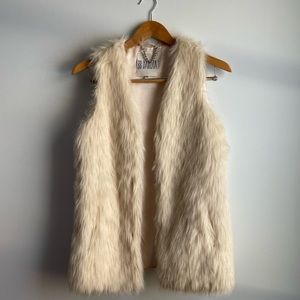 • BB DAKOTA FAUX FUR VEST •